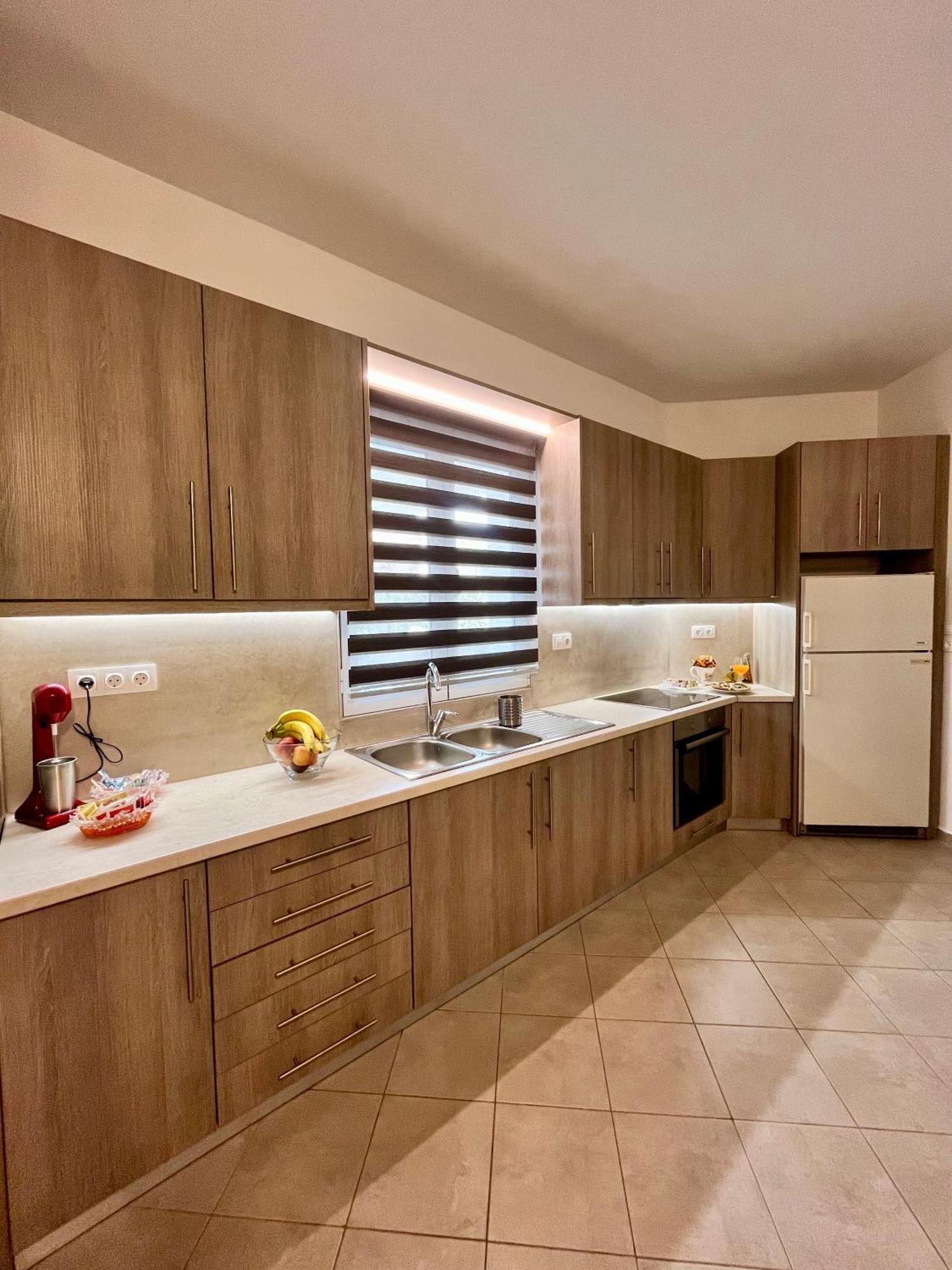 Lia'S Luxury Apartment - Near Airport Koropi Esterno foto